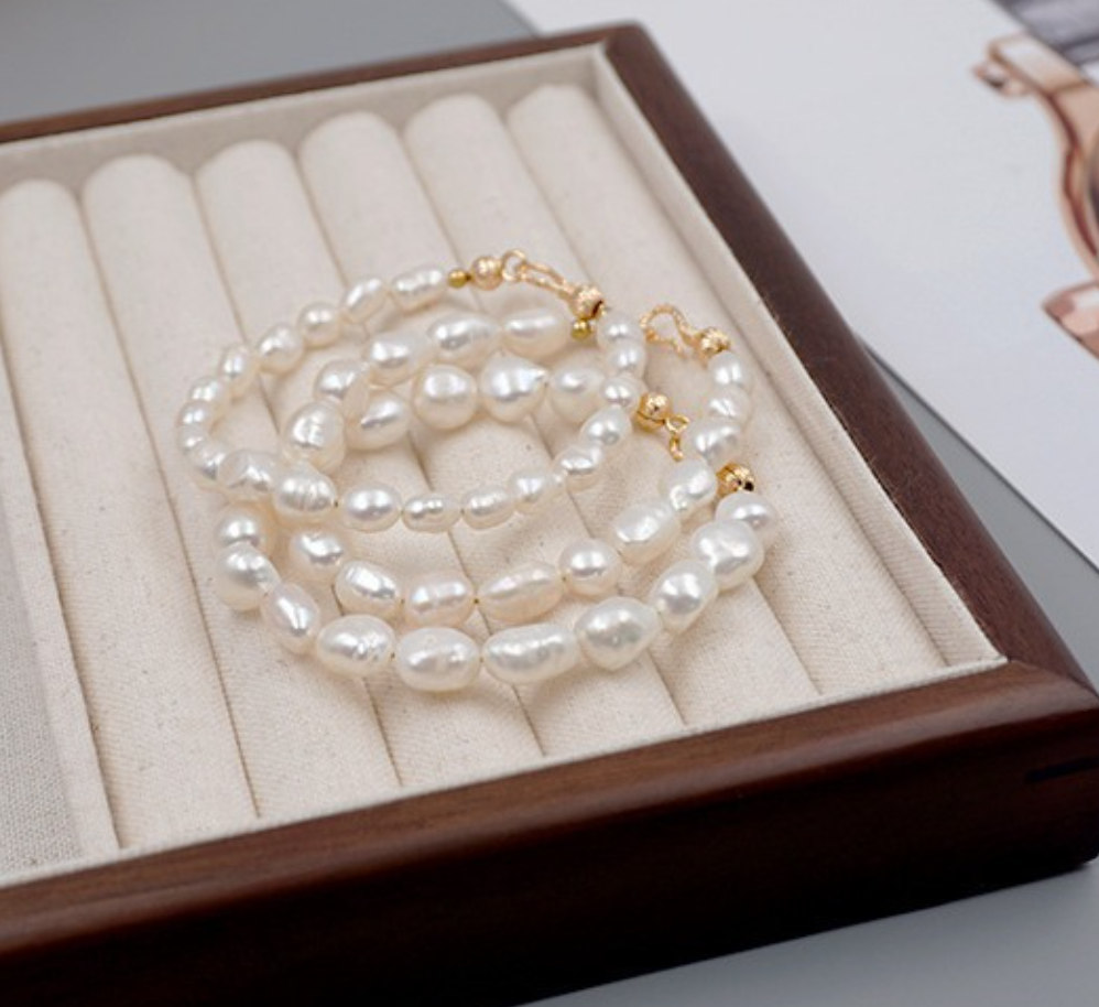 Collana di perle con chiusura dorata