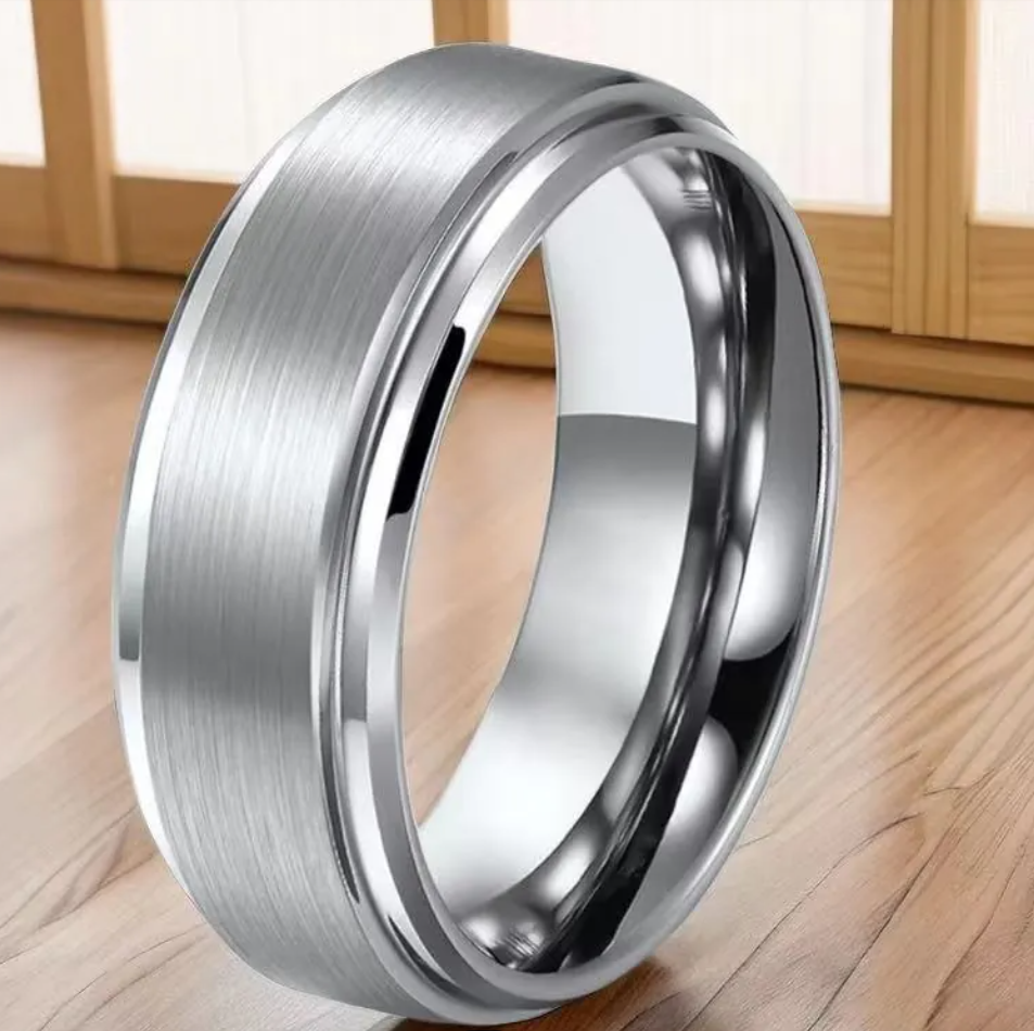 Anello semplice in acciaio