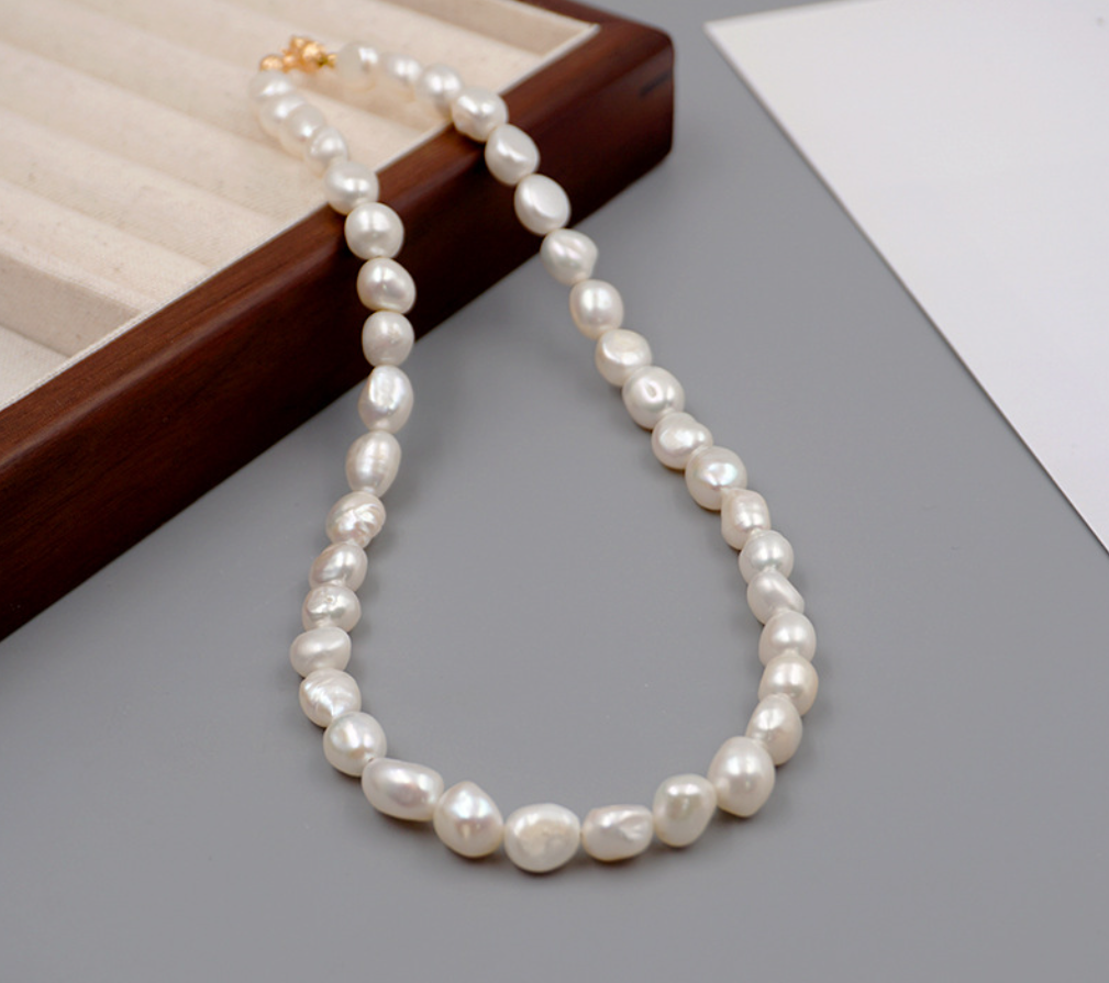 Collana di perle con chiusura dorata